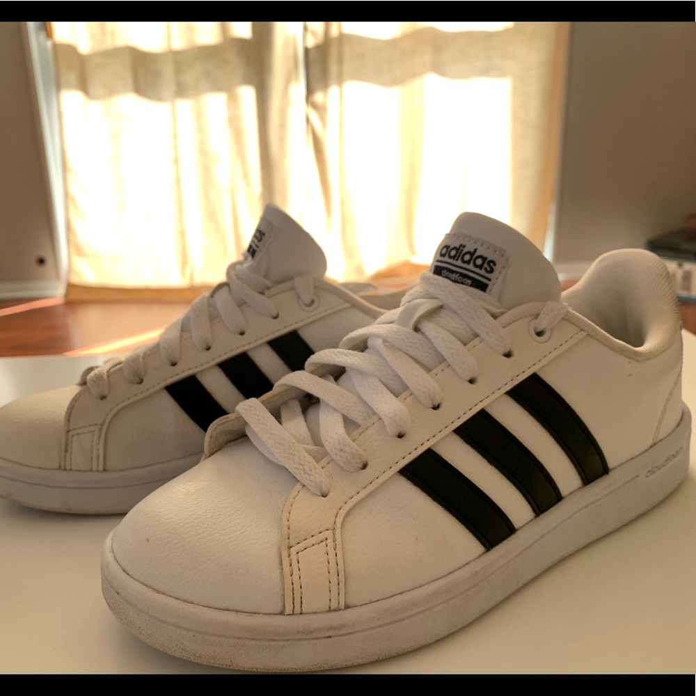 Women’s size 7 Adidas all star sneakers